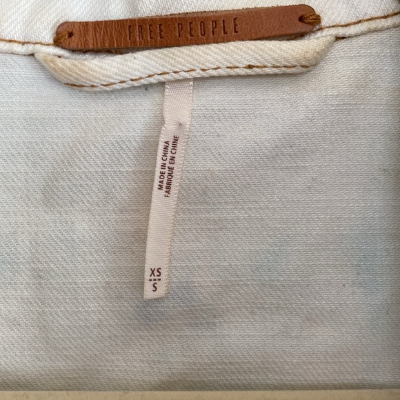 Free People Denim Trucker Jacket Liberty Wash Size XS/Small - Picture 2 of 10